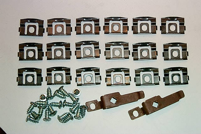 1000042B REVEAL CLIP SET REAR 70-CUDA CHALLENGER