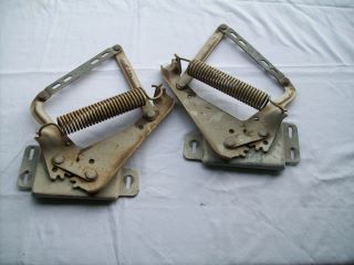 2945018-9 HOOD HINGE 68-70 B-BODY USED