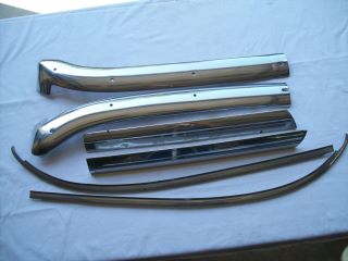 2586272-3 B-BODY CONVERTIBLE FRONT WINDSHIELD TRIM USED