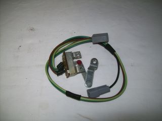 2864806 NOS. FAN SWITCH 68-70 B-BODY