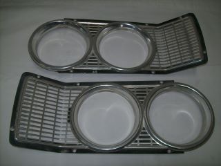 2578456-7 HEADLITE BEZEL 66 CORONET USED