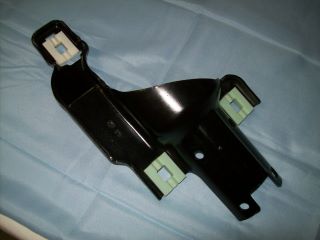 2857737 STEERING COLUMN SUPPORT BRACKT A-BODY