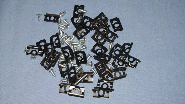 1000089A REVEAL CLIP SET FRONT 68-75 DART