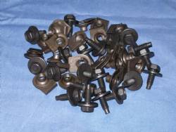 1000152 BOLT SET FRONT VALENCE  70 CHARGER