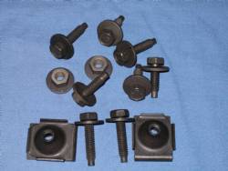 1000315 BOLT SET LATCH TRAY A/E BODY