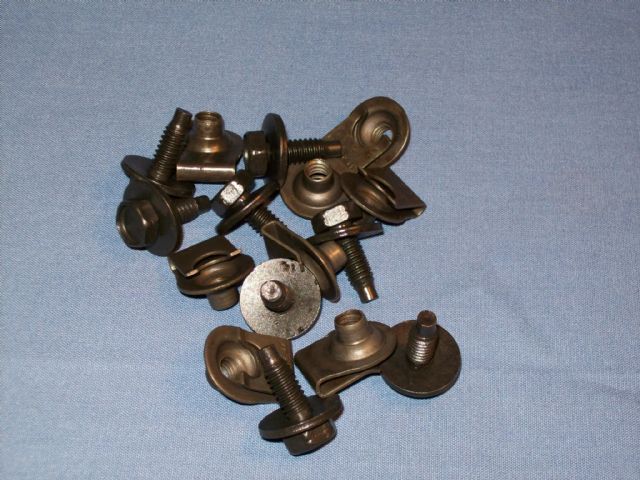 1000316 BOLT SET LATCH TRAY B-BODY