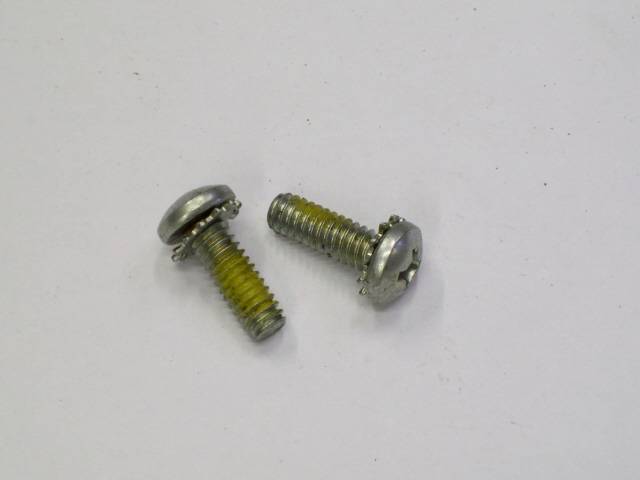 1000373 SCREW SET I/S DOOR HANDLE