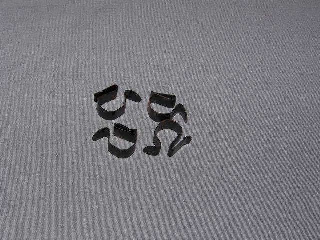 1000401 WIRE RETAINER SET 70-71 CUDA ROAD LAMP 1324