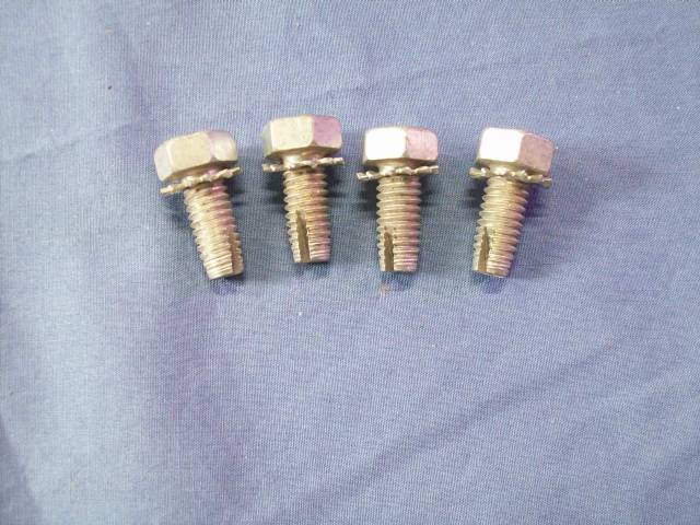 1000526 BOLT SET SEAT TRACK TO SEAT