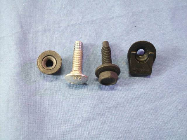 1000536 BOLT SET RAD CORE TO K FRAME