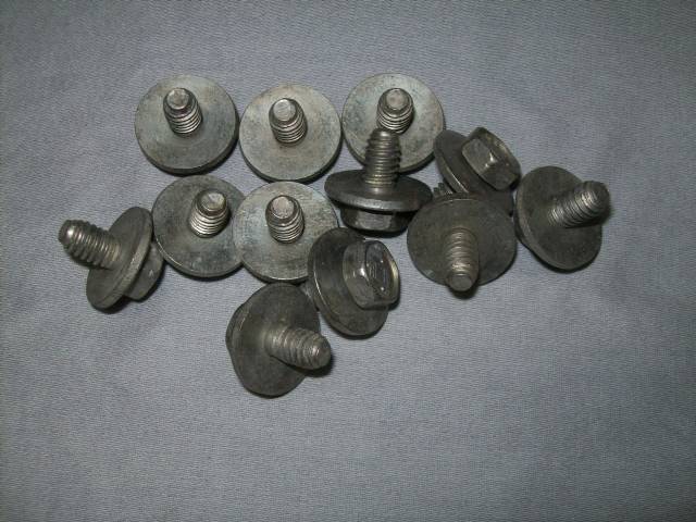 1000539 BOLT SET WINDOW REGULATORS