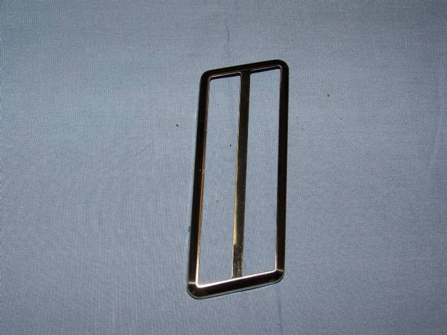 1502009 BEZEL GAS PEDAL 71-74 E-BODY 71-74 B-BODY