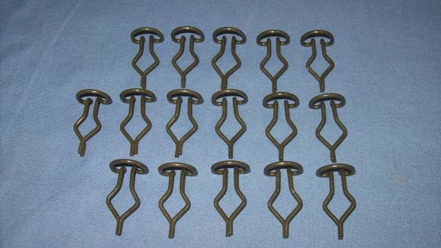 1602019A CONSOLE TRIM CLIP SET B/C BODY