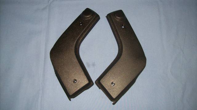 1602027 SEAT HINGE COVER 70-72 A-BODY