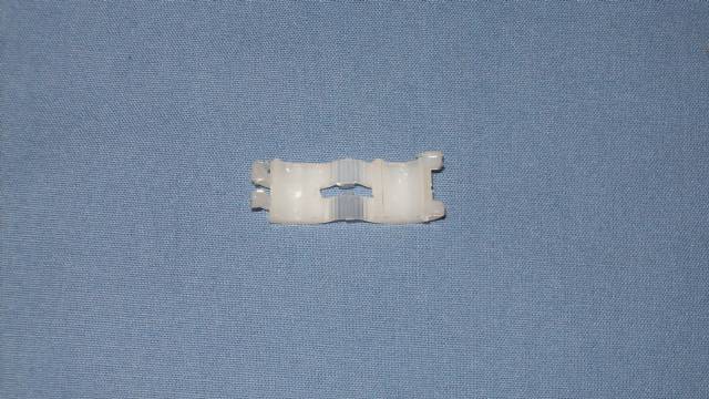 2098980 PLUG WIRE CLIP SNAPS ON V-COVR