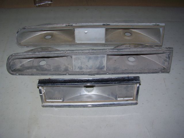 3403028-9 70 CHALLENGER TAILLIGHT HOUSING