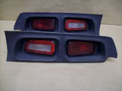 3578352-3 TAIL LIGHT ASSEMBLE 72-74 CHALLENGER USED