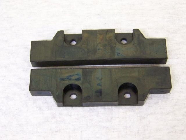 9097051 BUMPER FILLER REAR 70-72 DUSTER